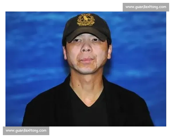 冯小刚：从电影导演到文化现象的跨越与转型